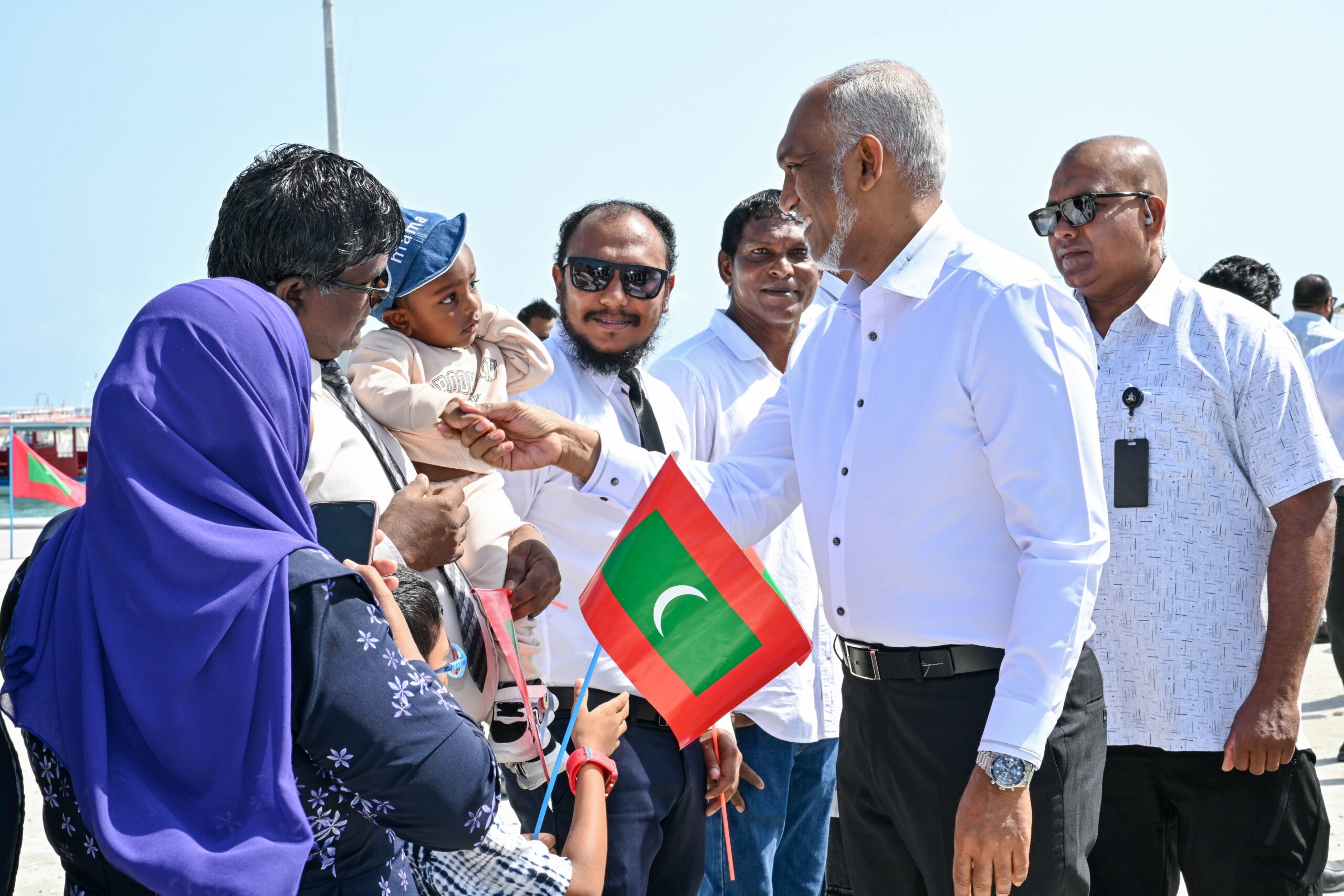 މާޅޮސްމަޑުލު ދެކުނުބުރީގެ މީހުން ދިރިއުޅޭ ރަށްތަކަށް ކުރައްވާ ދަތުރުފުޅެއްގައި ރައީސުލްޖުމްހޫރިއްޔާ އެއަތޮޅަށް!