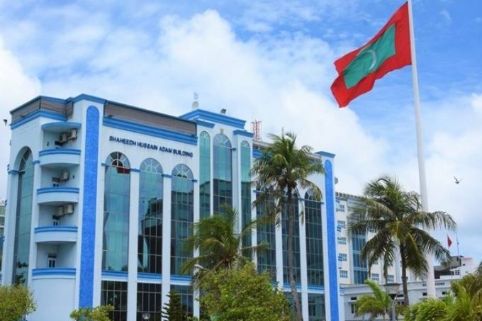ވޮލީ ކޯޗެއް ކުޅުންތެރިއަކަށް ޖިންސީ ގޯނާކުރި މައްސަލައެއް ބަލަނީ
