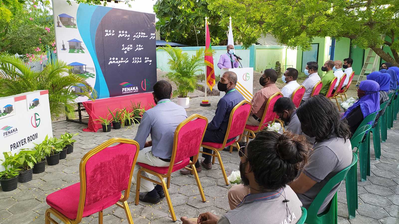 ފެނަކައިގެ އެހީގައި ވާދޫ ސްކޫލުގައި ނަމާދުކުރާ ކޮޓަރިއެއް އިމާރާތްކުރަނީ