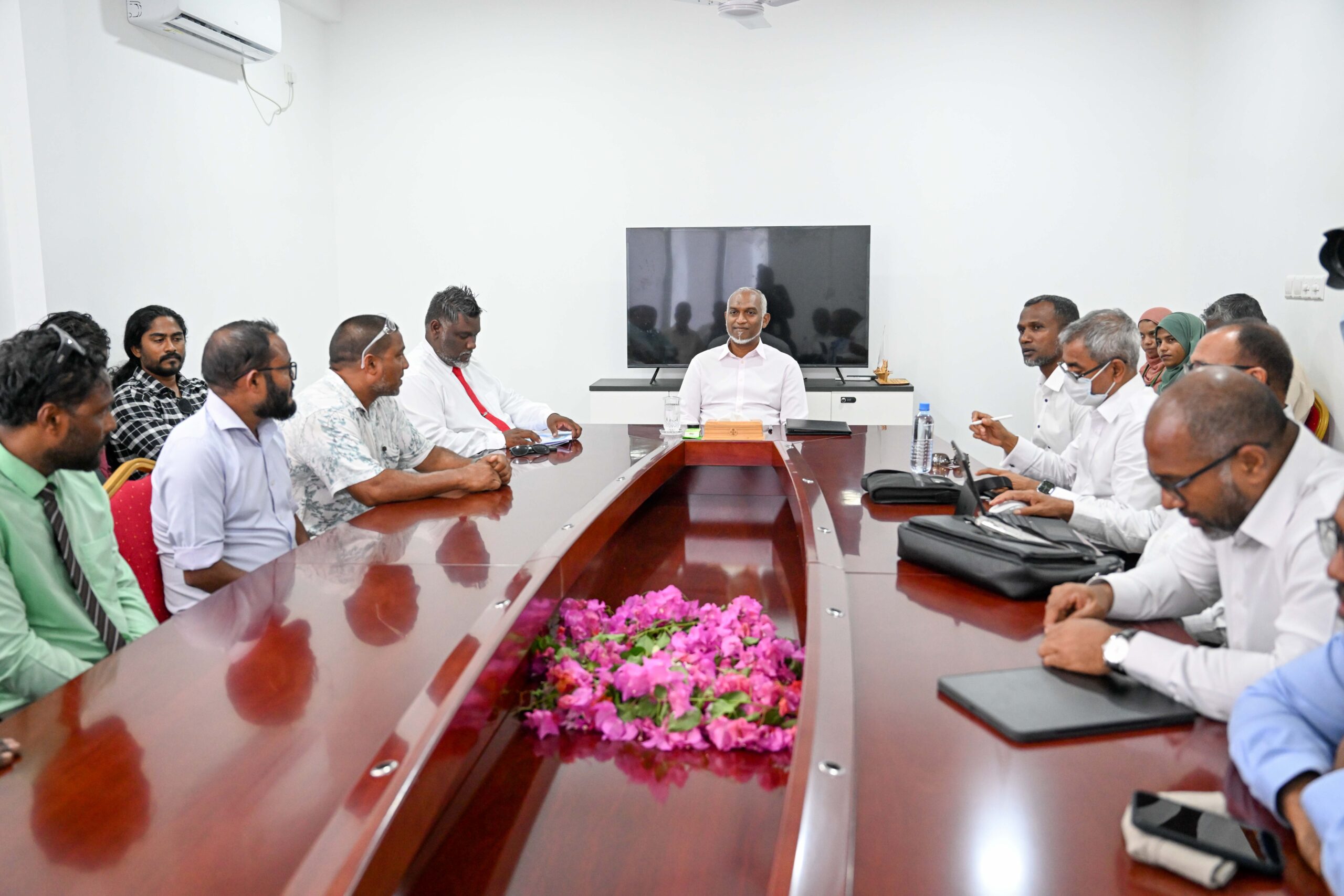 ރައީސުލްޖުމްހޫރިއްޔާ، އ.ދ ހަންޏާމީދޫގައި ގެސްޓްހައުސް ހިންގަވާ ފަރާތްތަކާ ބައްދަލުކުރައްވައިފި