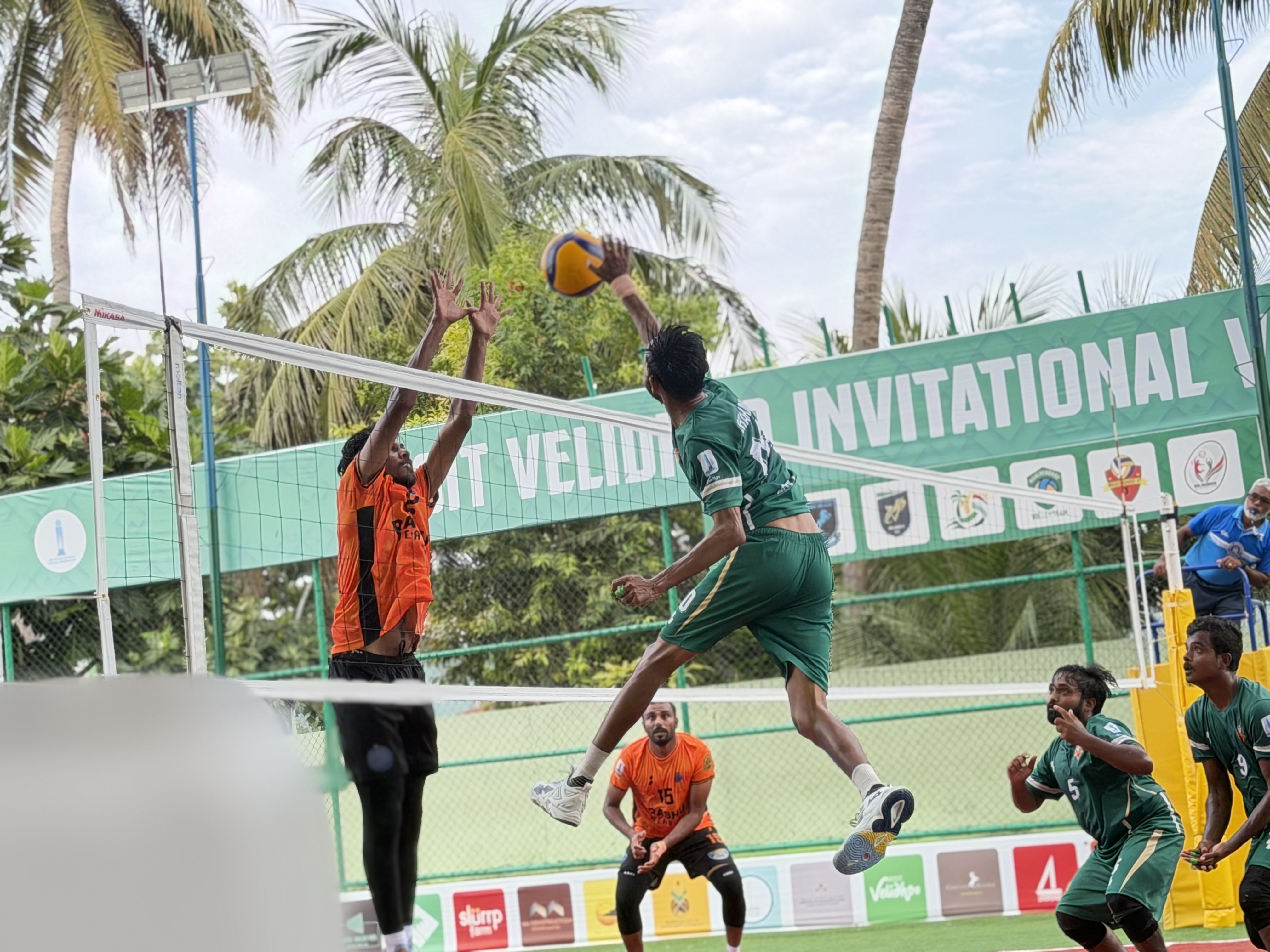މަގޫދޫ ބަލިކޮށް ހެނބަދޫ ފައިނަލަށް!
